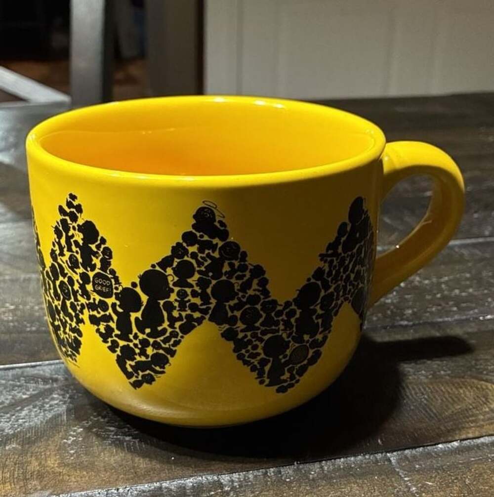 Peanuts Charlie Brown 20 Oz Ceramic Soup Mug Yellow Zigzag Art